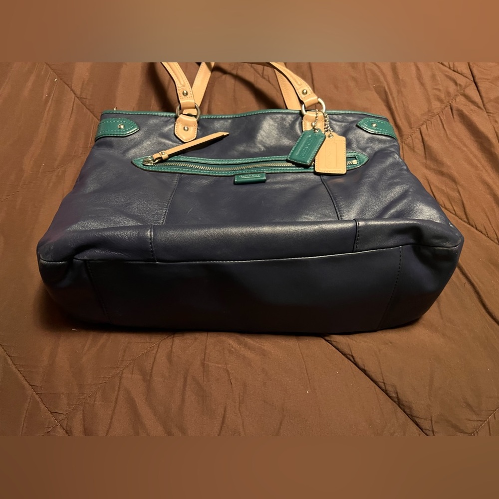 Coach purse - Picture 3 of 6